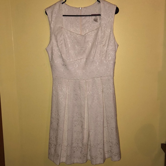 White elegant dress size large - Picture 1 of 4